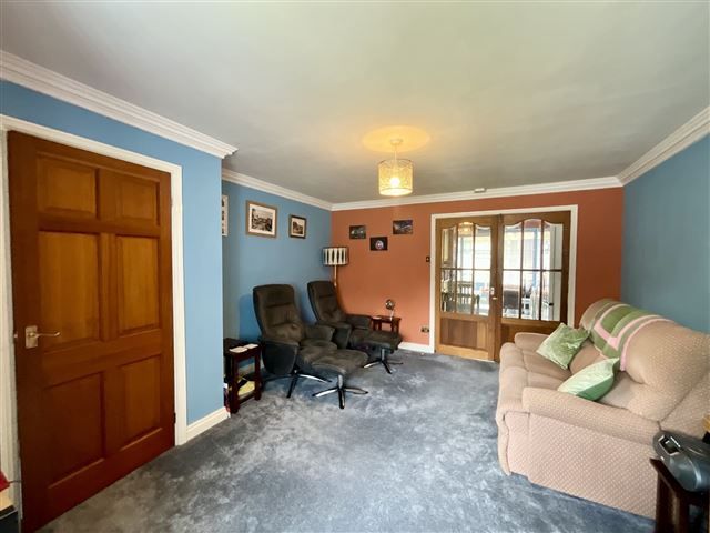 Property photo 3 of 21 Lounge
