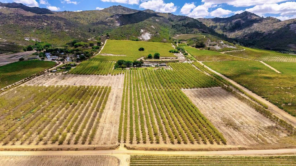 Property photo 2 of 47