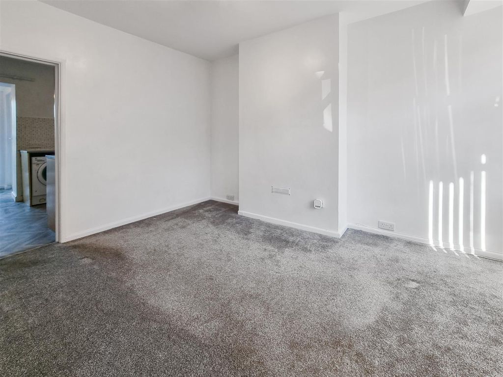 Property photo 3 of 13 86494.Jpg