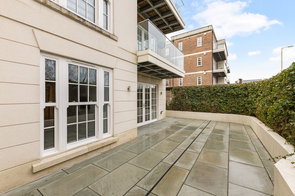 Property photo 1 of 31