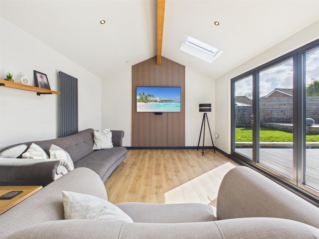 Property photo 3 of 34 Cam04116G0-Pr0299-Still024.Jpg