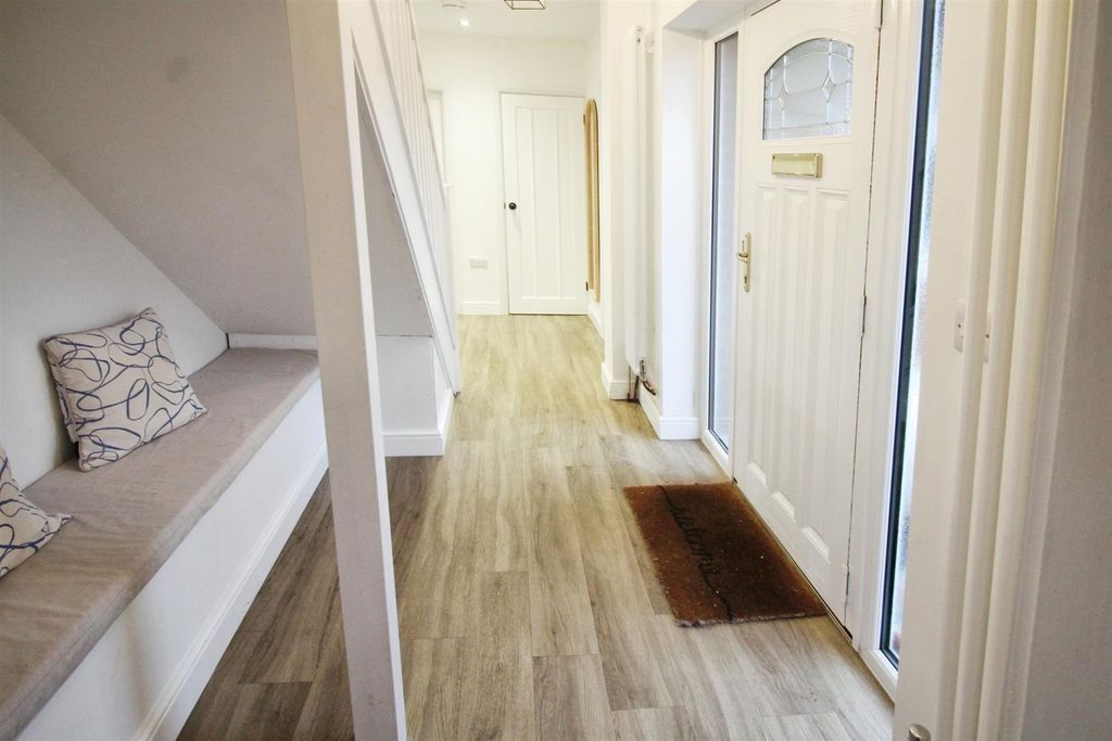 Property photo 3 of 25 Hallway