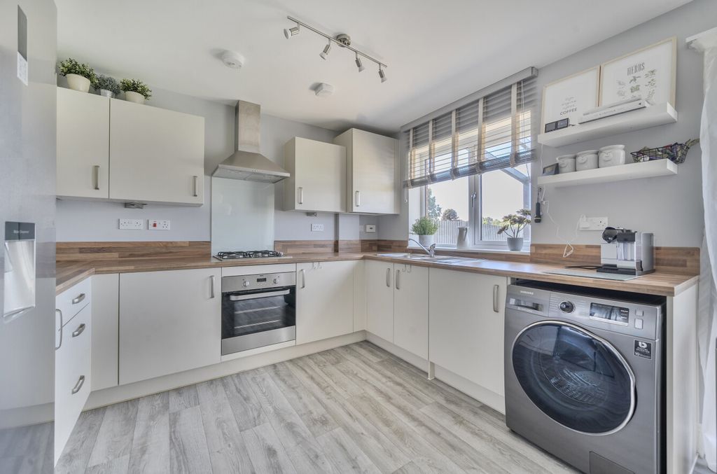 Property photo 3 of 12 1360498-8-68d4171...