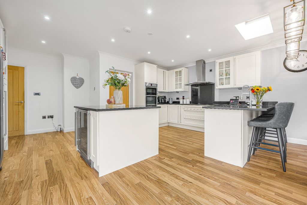 Property photo 2 of 25 5421082