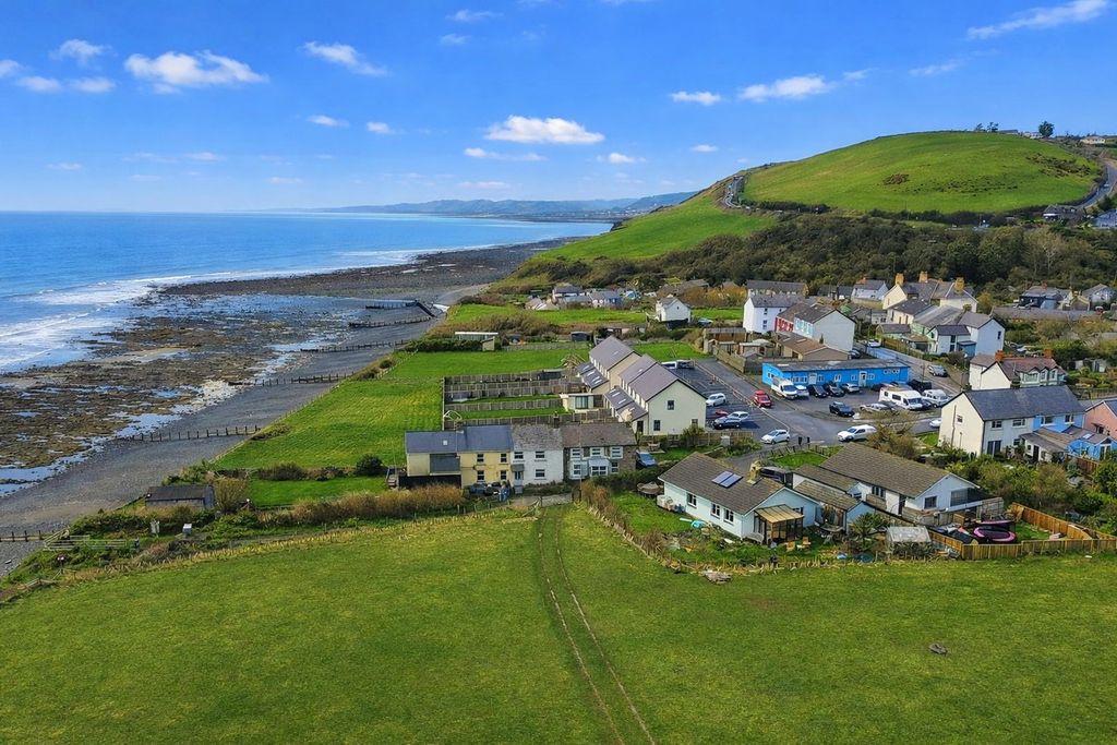 Property photo 2 of 34