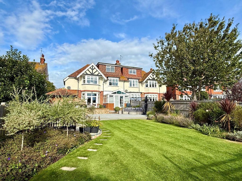 Property photo 1 of 29 Picture No. 32
