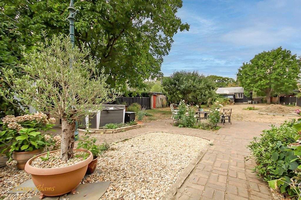 Property photo 3 of 14 Garden