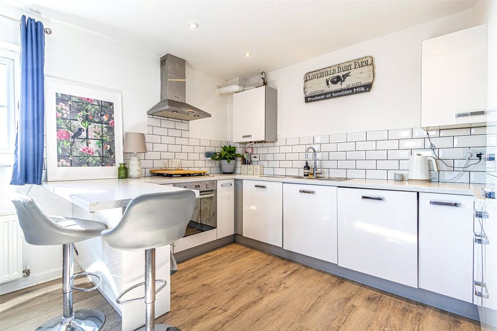 Property photo 3 of 19 Picture No. 16