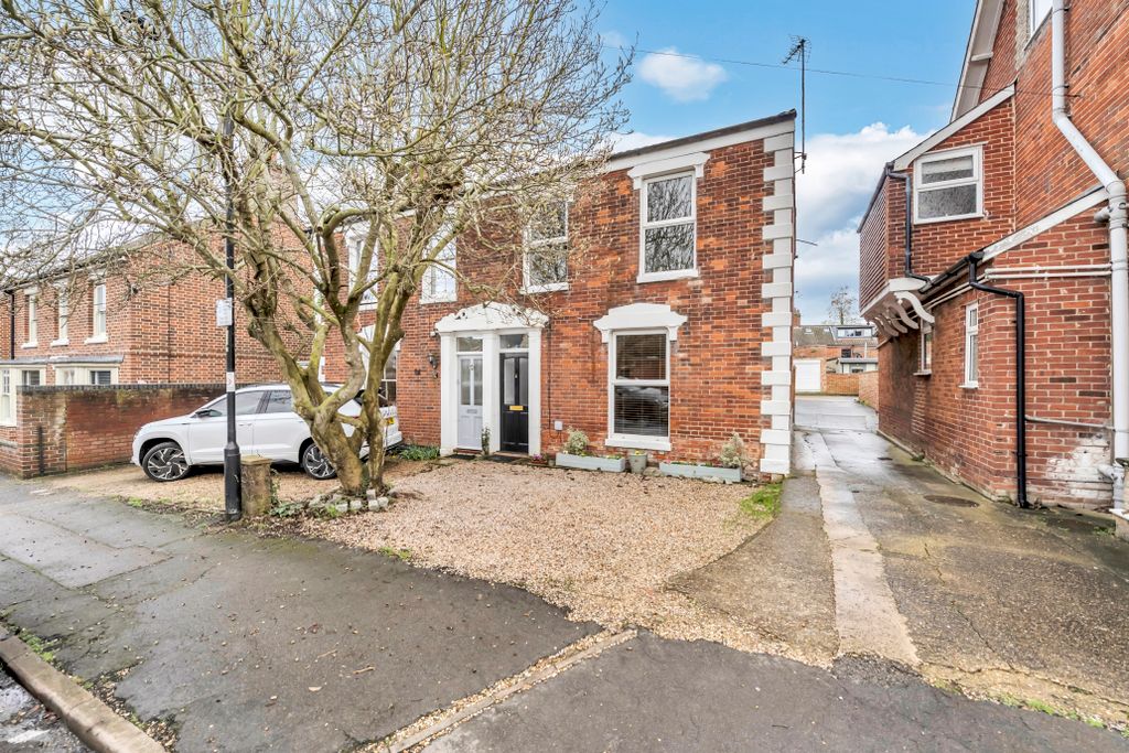 Property photo 1 of 20