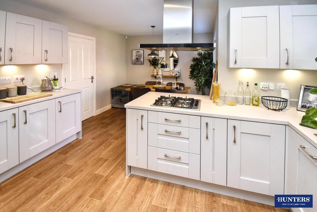 Property photo 3 of 22 Kitchen