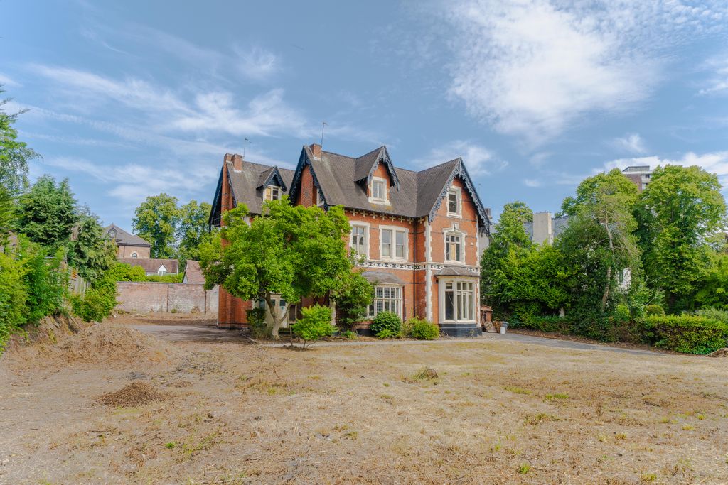 Property photo 1 of 27
