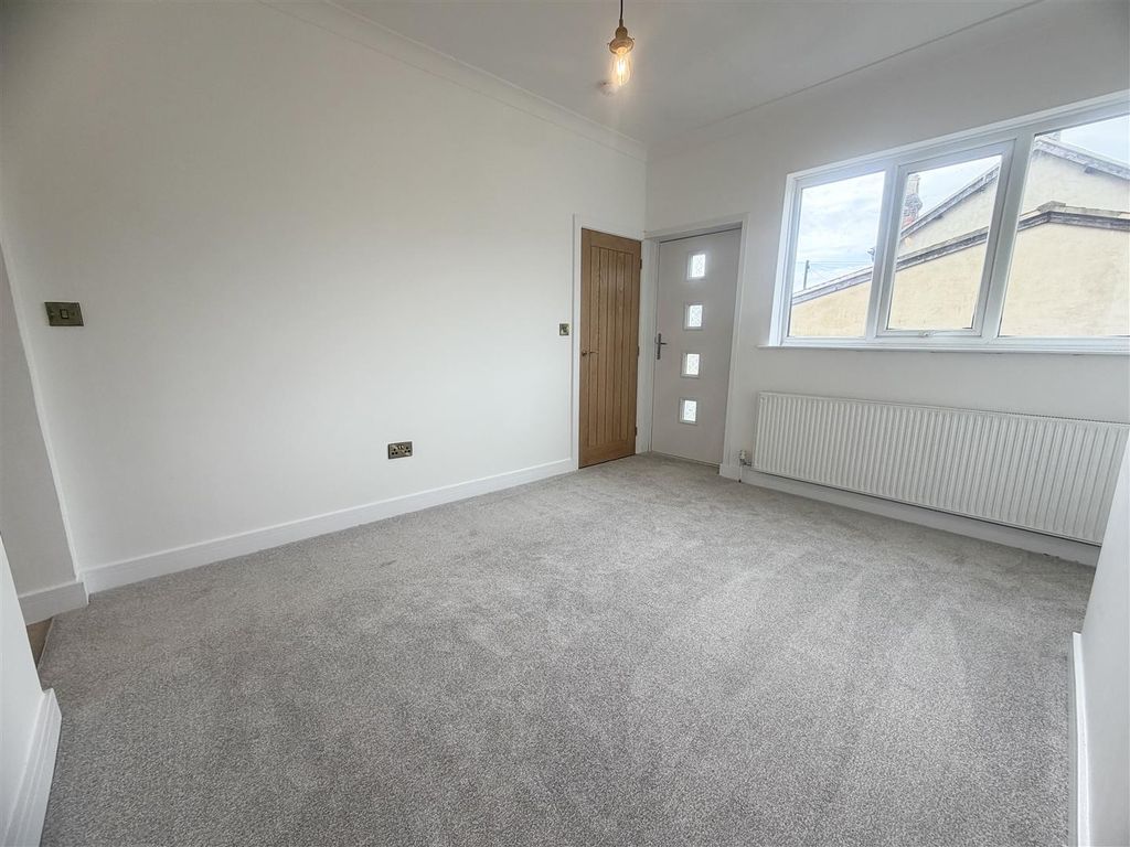 Property photo 3 of 35