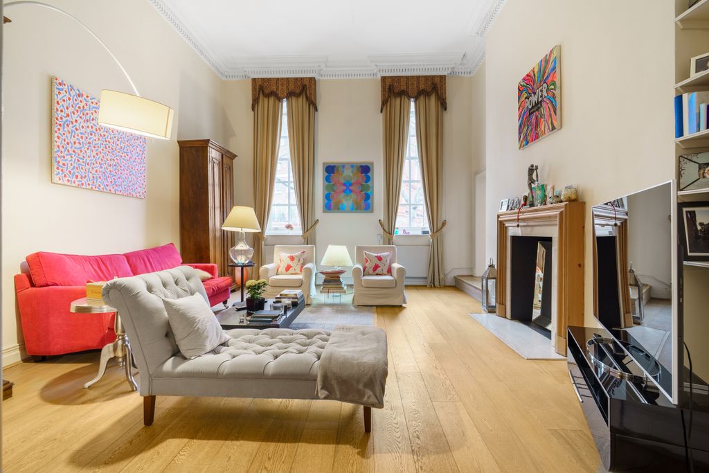 Property photo 1 of 16 18 Chelsea Embankment, London Sw3