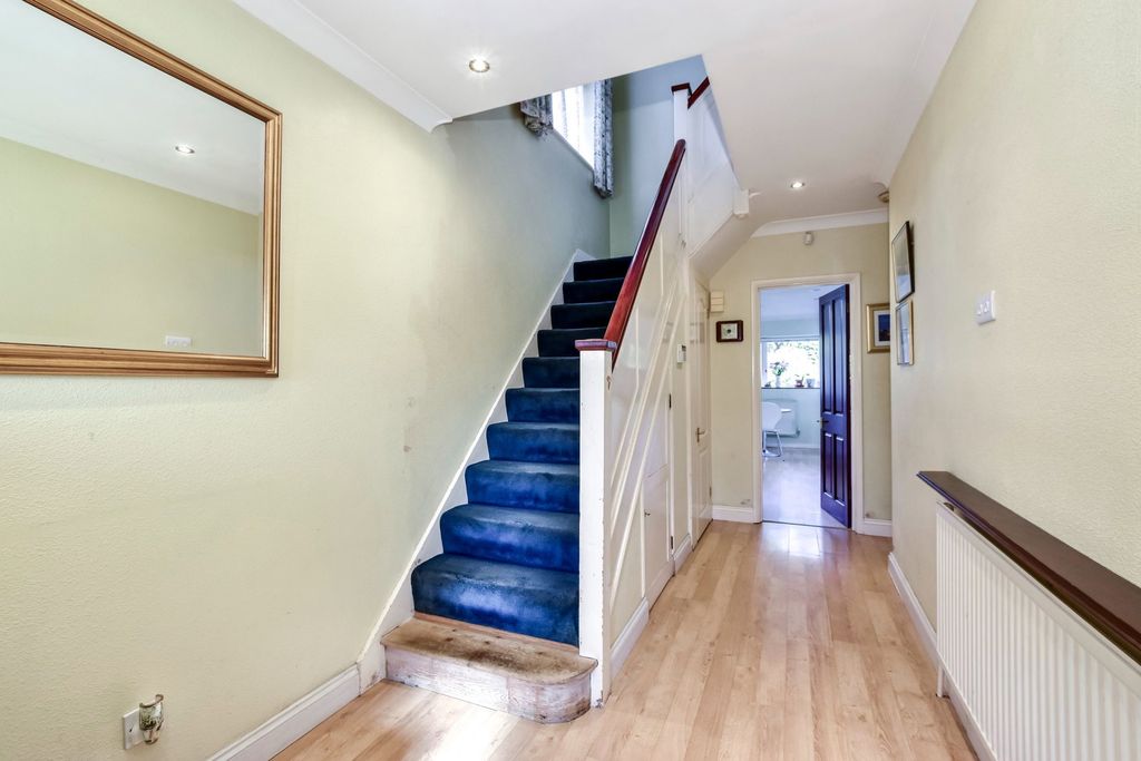 Property photo 2 of 21