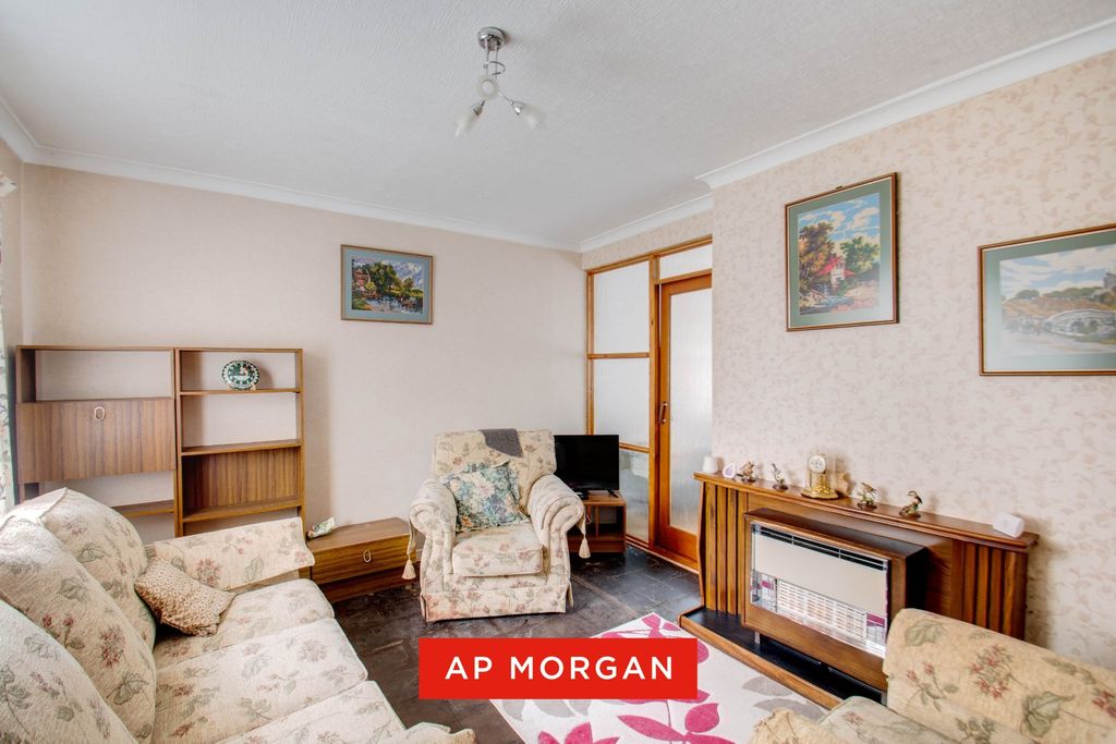 Property photo 2 of 17 Picture No. 13
