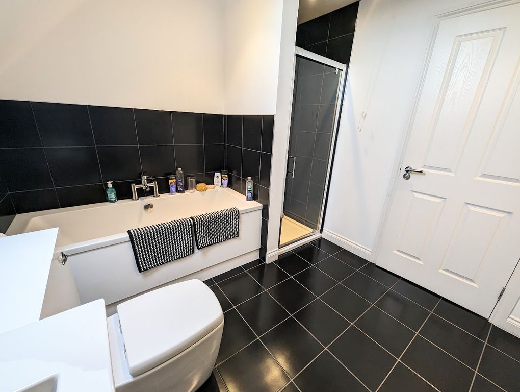 Property photo 2 of 32