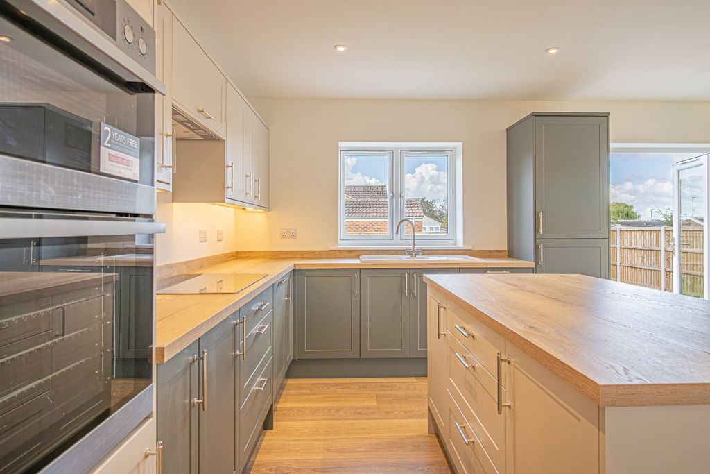 Property photo 3 of 24 4848143