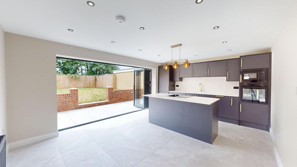 Property photo 2 of 45 3980232