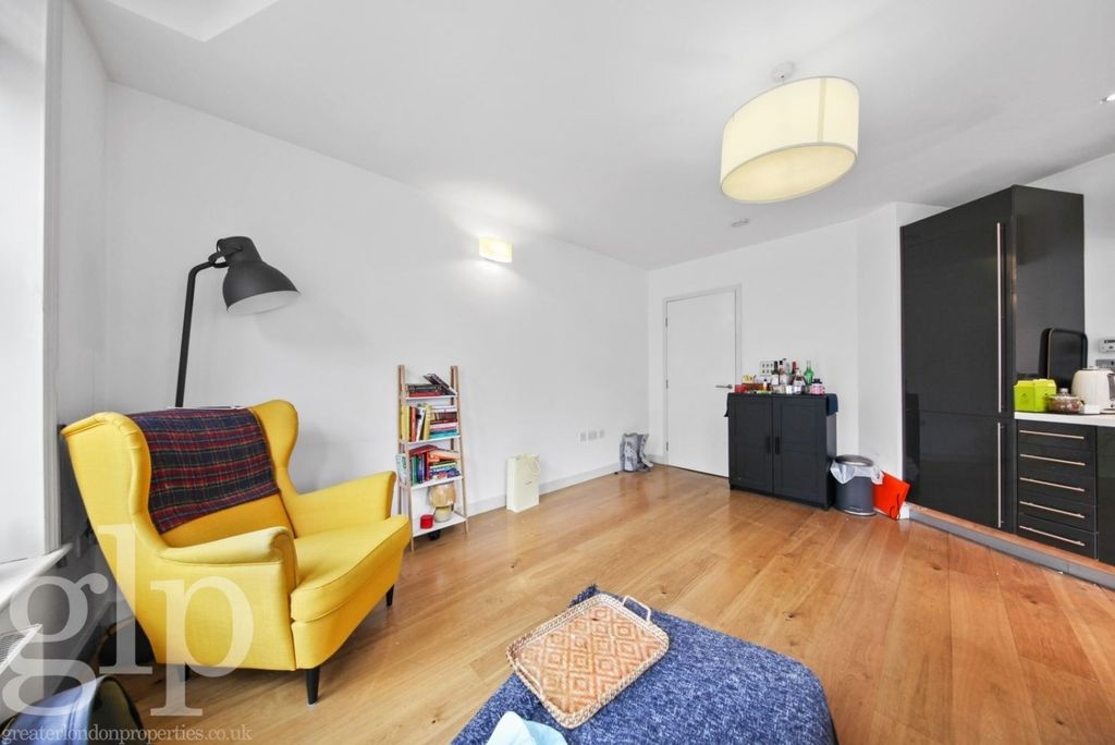 Property photo 3 of 10 960975