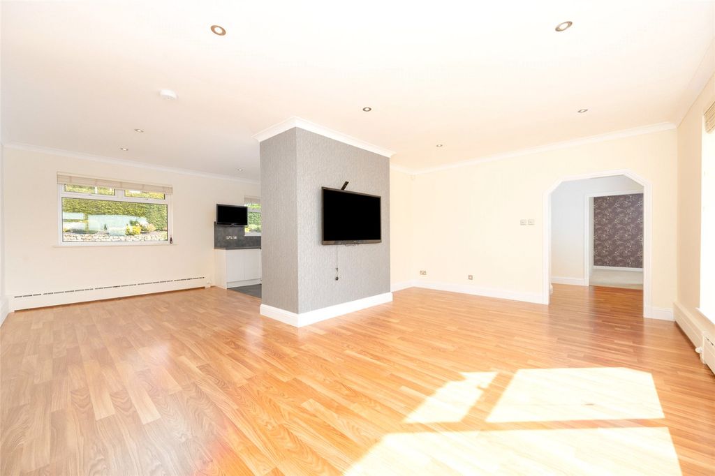 Property photo 3 of 46 Cairn Road 07