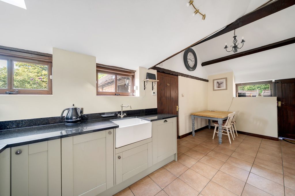 Property photo 2 of 32