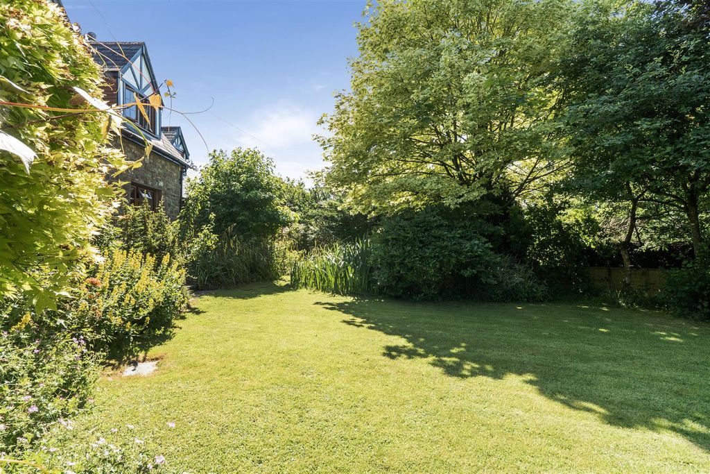Property photo 2 of 37