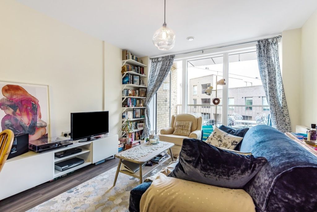 Property photo 3 of 8 854813 (2)