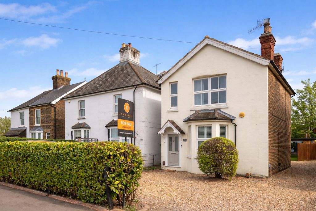 Property photo 1 of 17 102 Albert Front.Png