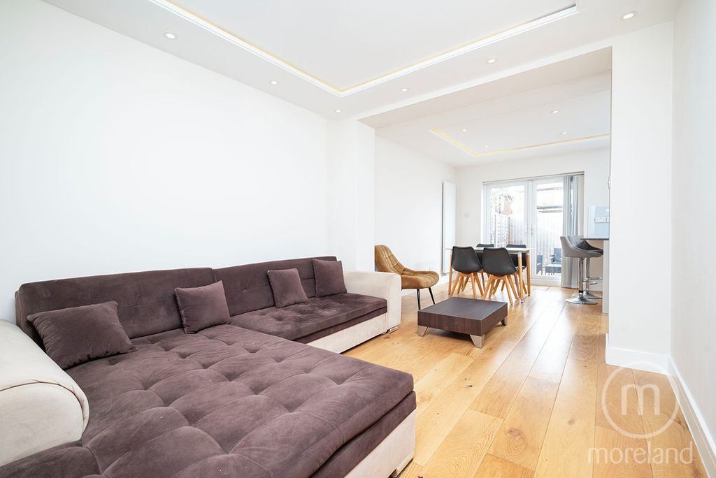 Property photo 2 of 19 4669903