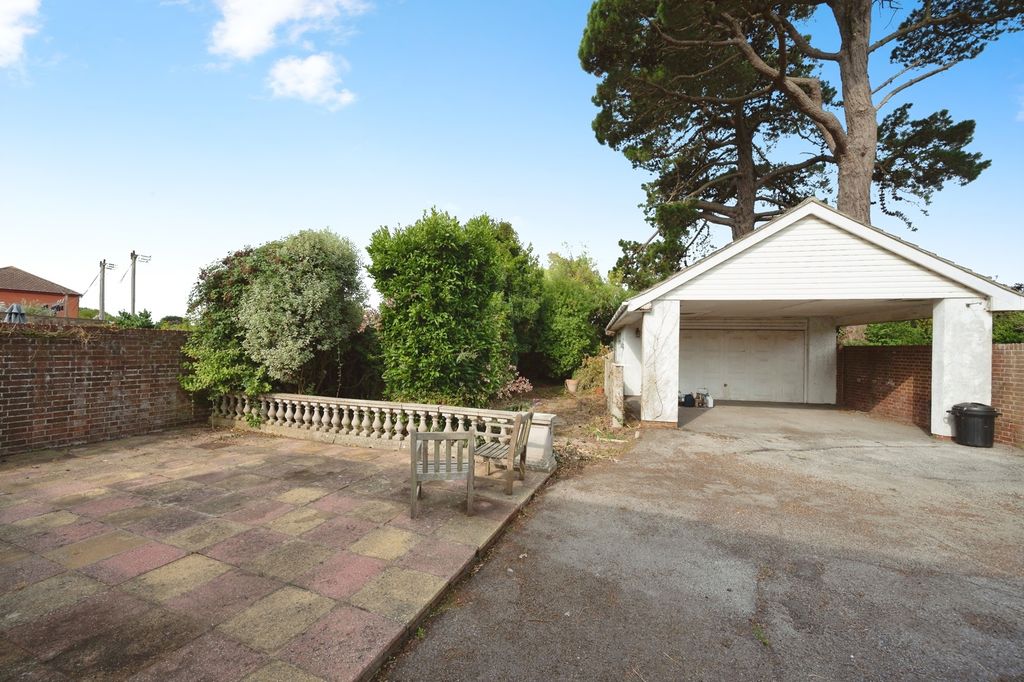 Property photo 2 of 17 Photo