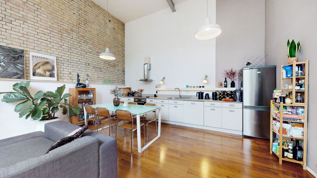 Property photo 2 of 25