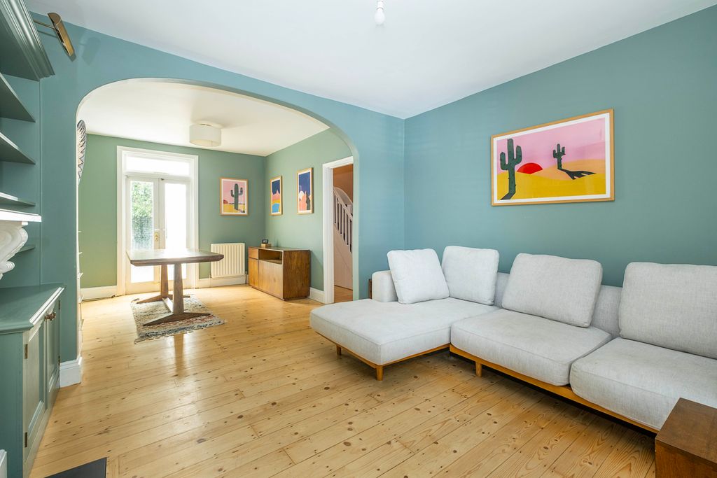 Property photo 2 of 11