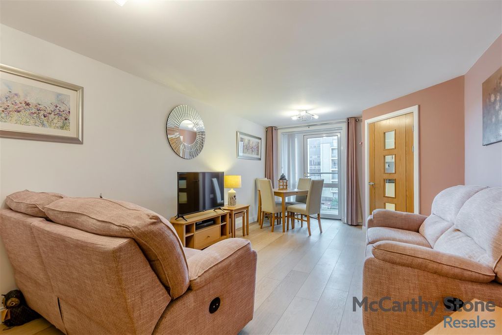 Property photo 2 of 26 8661213-Interior12.Jpg