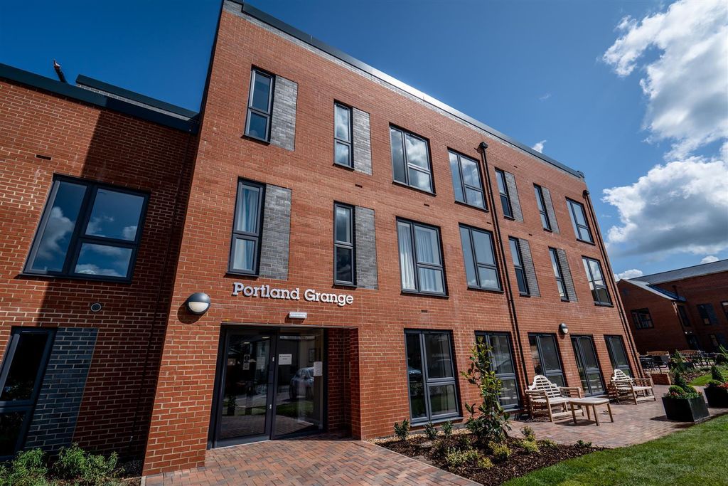 Property photo 1 of 20 Portland Ext.Jpg