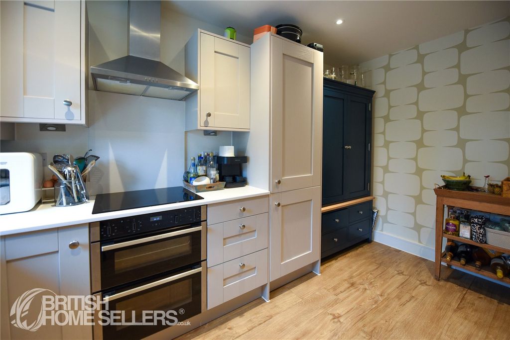 Property photo 2 of 17 Picture No. 16