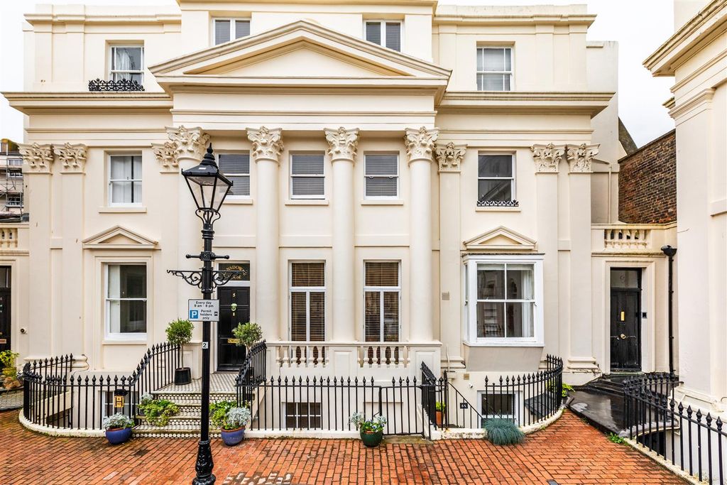 Property photo 1 of 9 Exterior