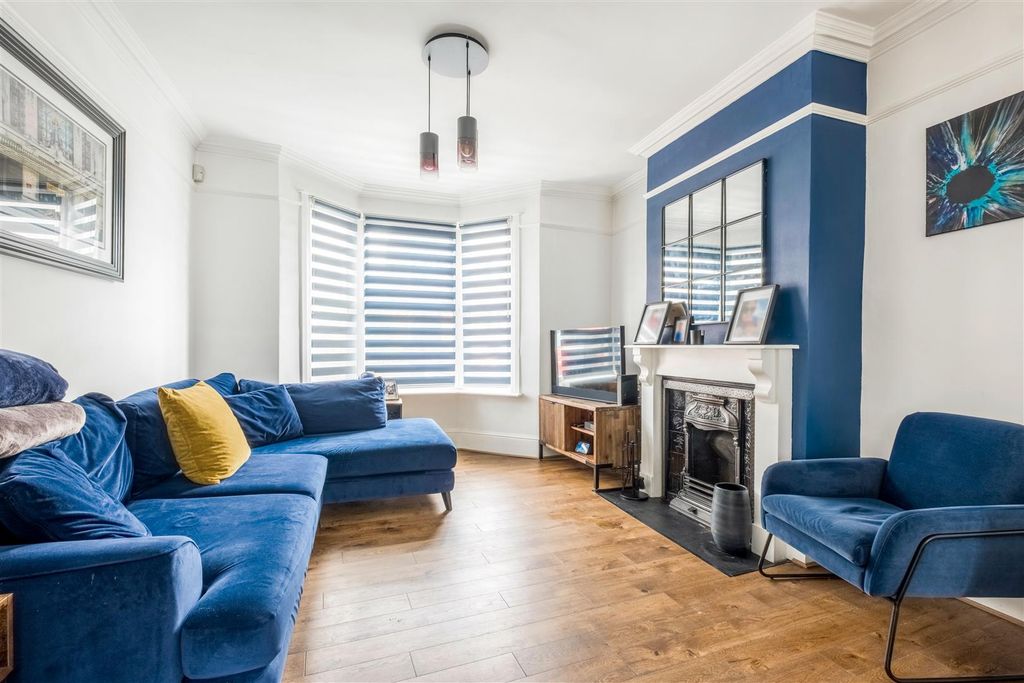 Property photo 3 of 26 Abinger Rd-9.Jpg