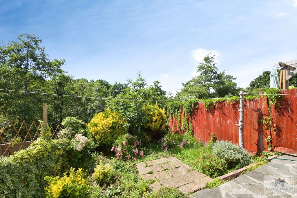 Property photo 2 of 31