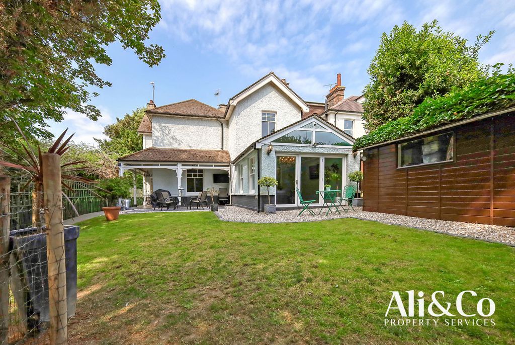 Property photo 2 of 31