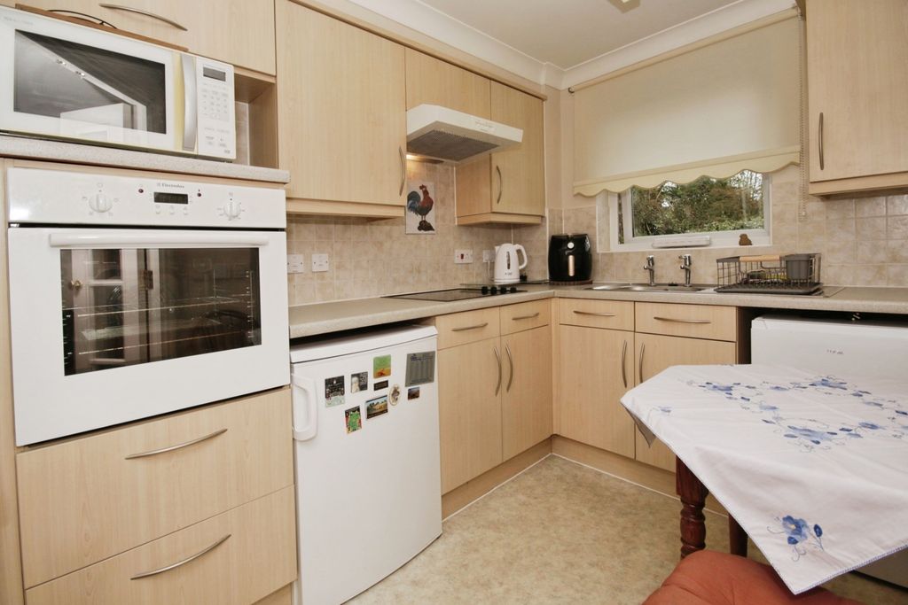 Property photo 3 of 16 Kitchen