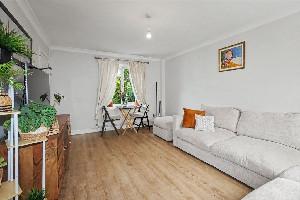 Property photo 3 of 16 Picture No. 10