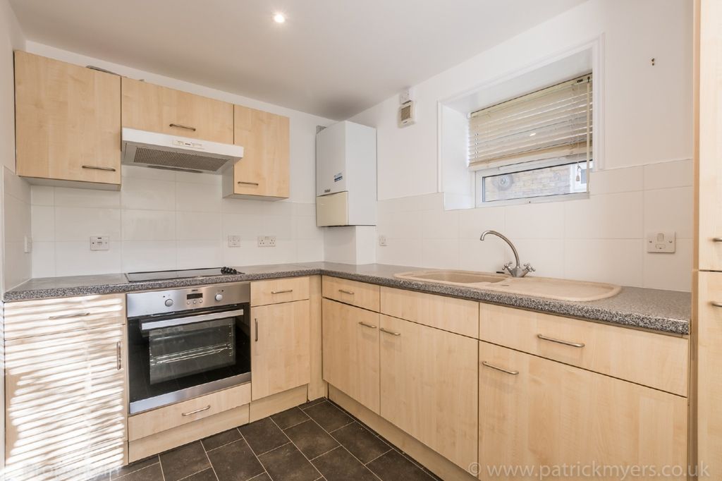 Property photo 3 of 12 Kitchen