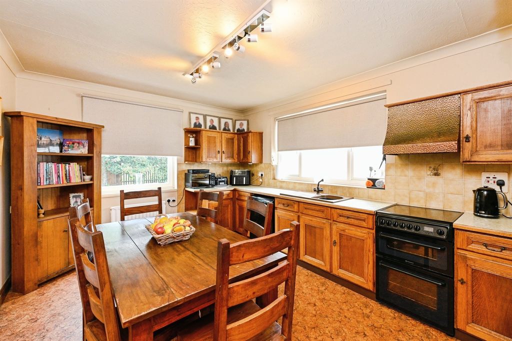 Property photo 2 of 24