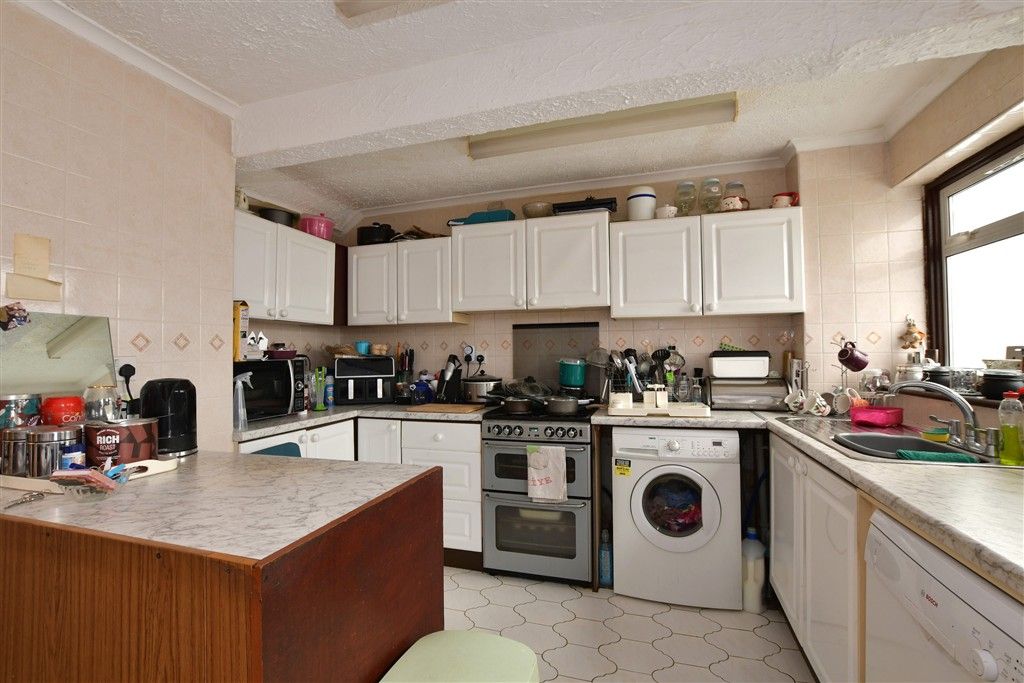 Property photo 2 of 9 Kitchen