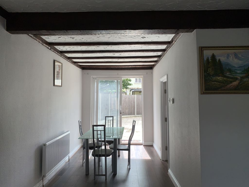 Property photo 1 of 6 Four Bedroom House In Harrow Wealdstone