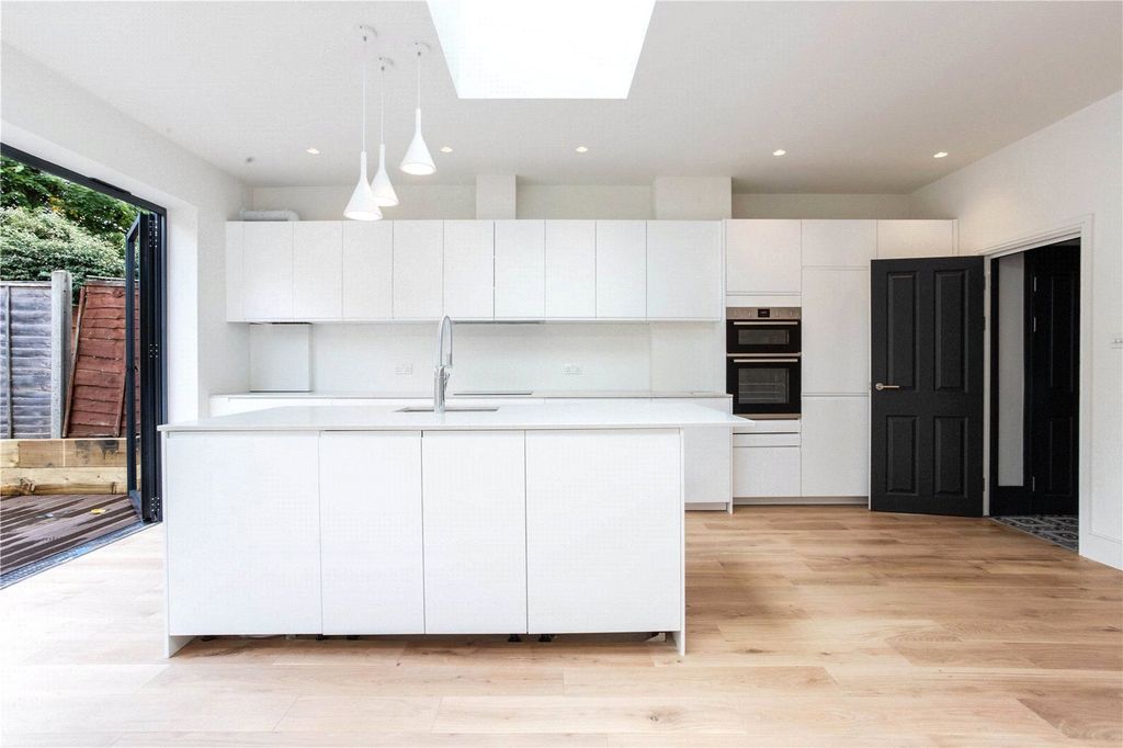 Property photo 1 of 19 Picture No. 17