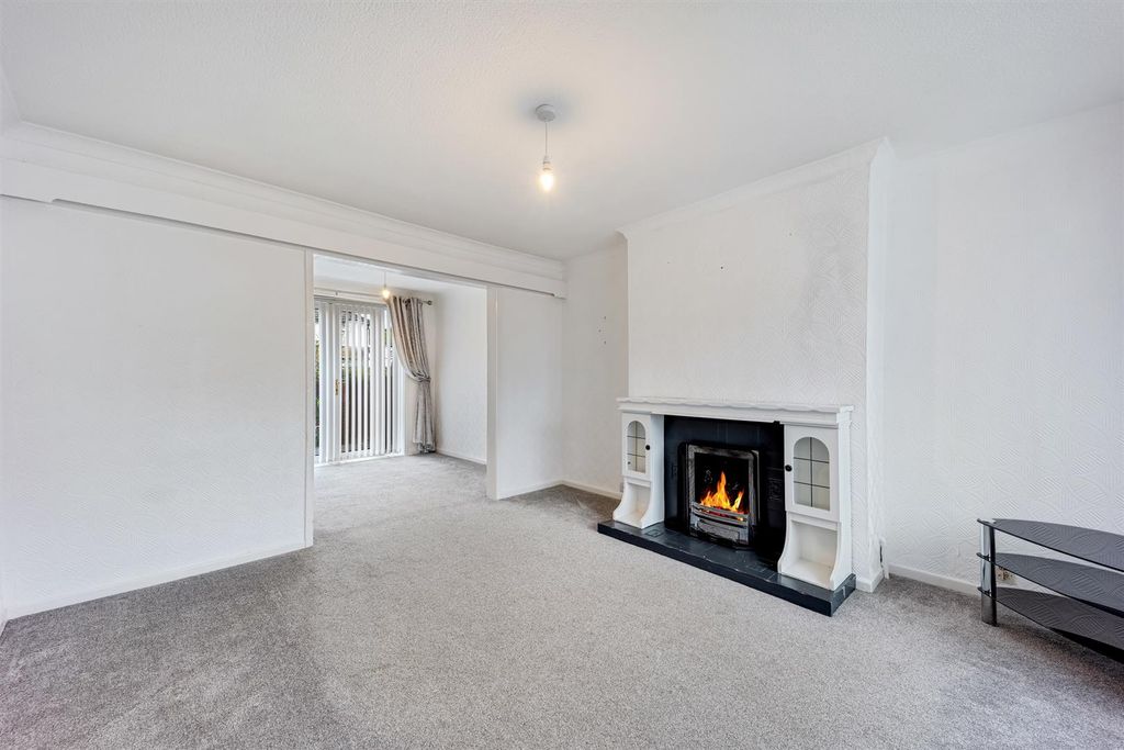 Property photo 2 of 15 12 Arnside Avenue Lounge.Jpg