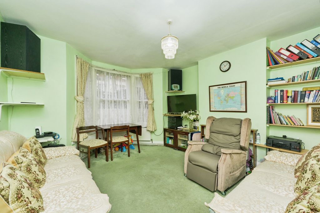 Property photo 3 of 18 2