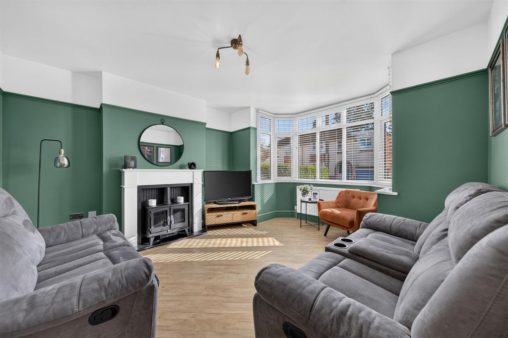 Property photo 2 of 20 6Lyntonaveweb22.Jpg