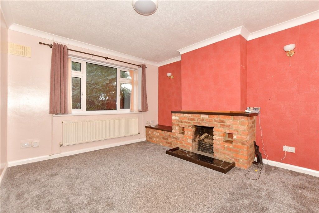 Property photo 2 of 13 Lounge